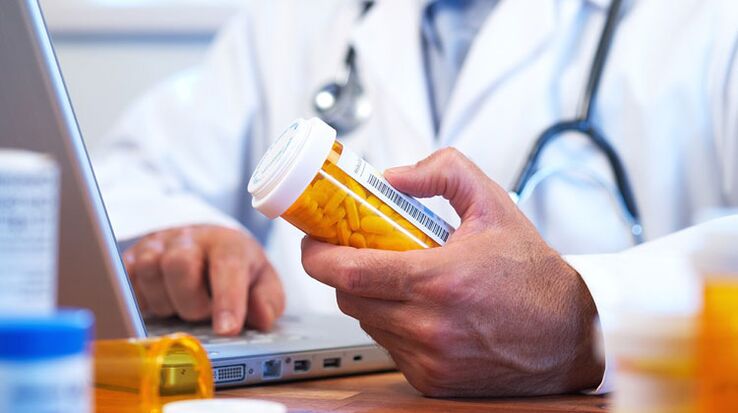 Liječnik propisuje lijek za prostatitis